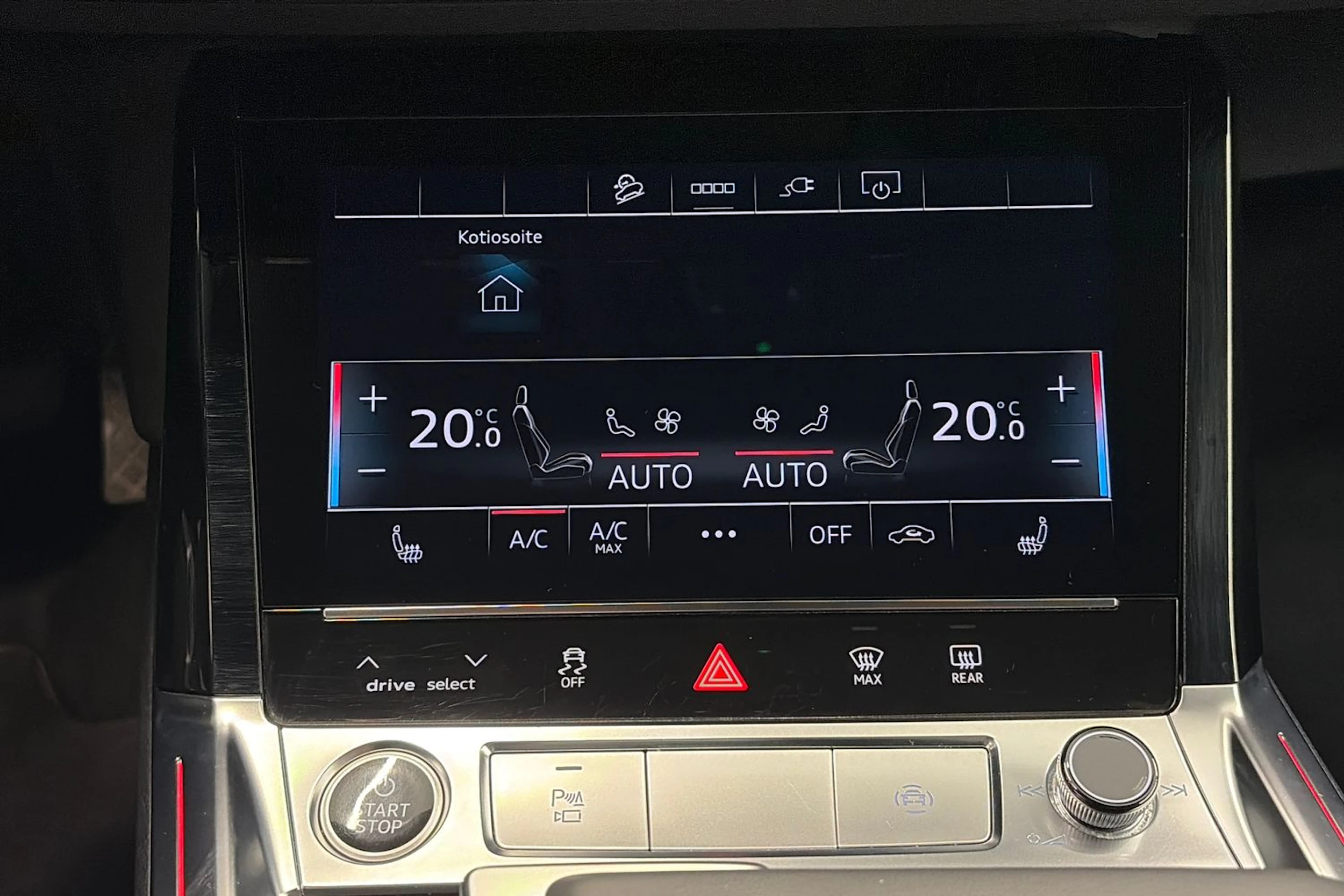 met. musta Audi Q8 e-tron 2024 kuva 30.