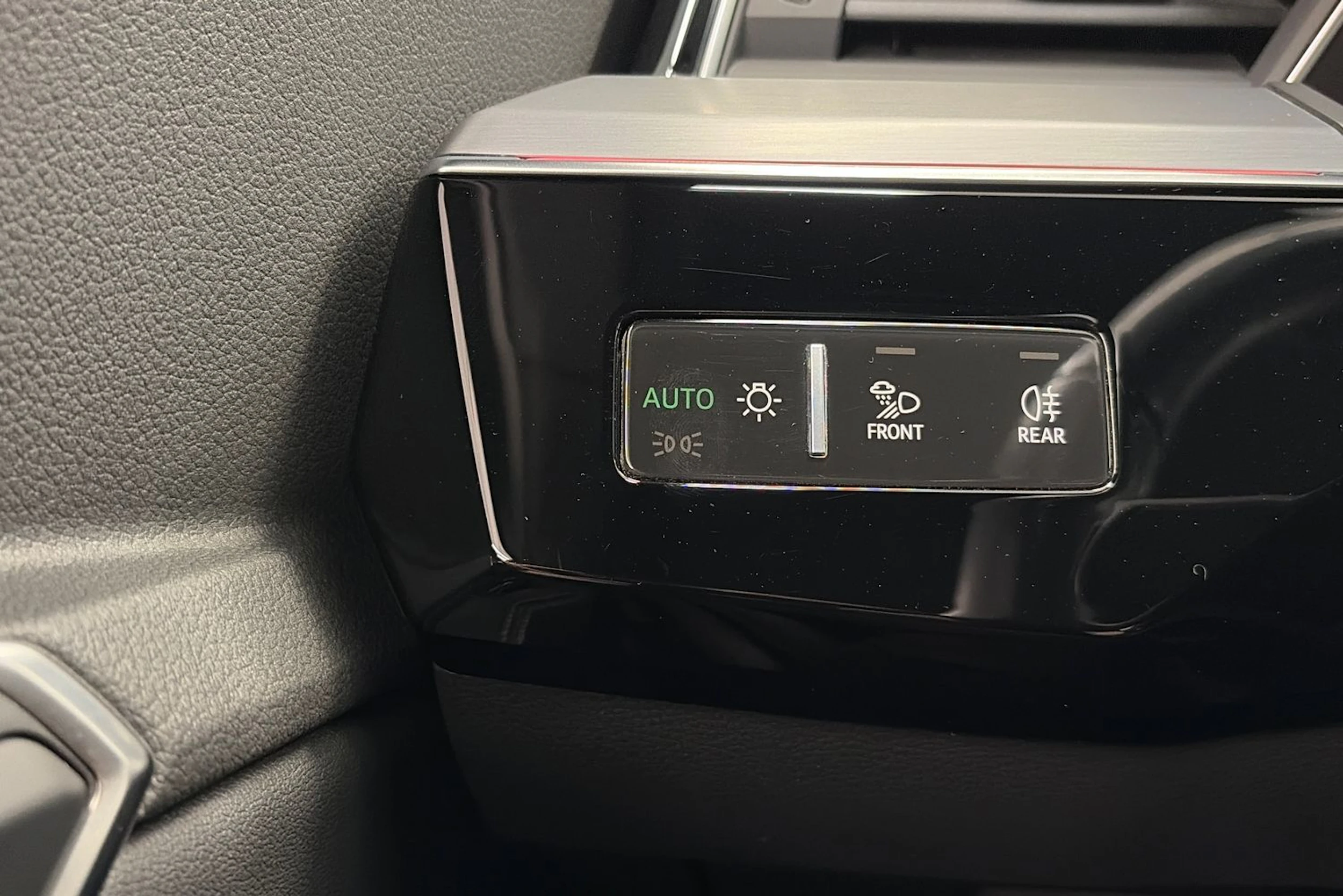 met. musta Audi Q8 e-tron 2024 kuva 31.