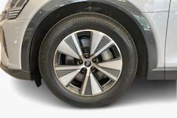 Harmaa Audi Q8 e-tron 2024 kuva 9.