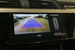 Harmaa Audi Q8 e-tron 2024 kuva 11.