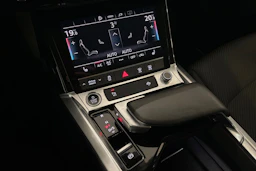 Harmaa Audi Q8 e-tron 2024 kuva 12.
