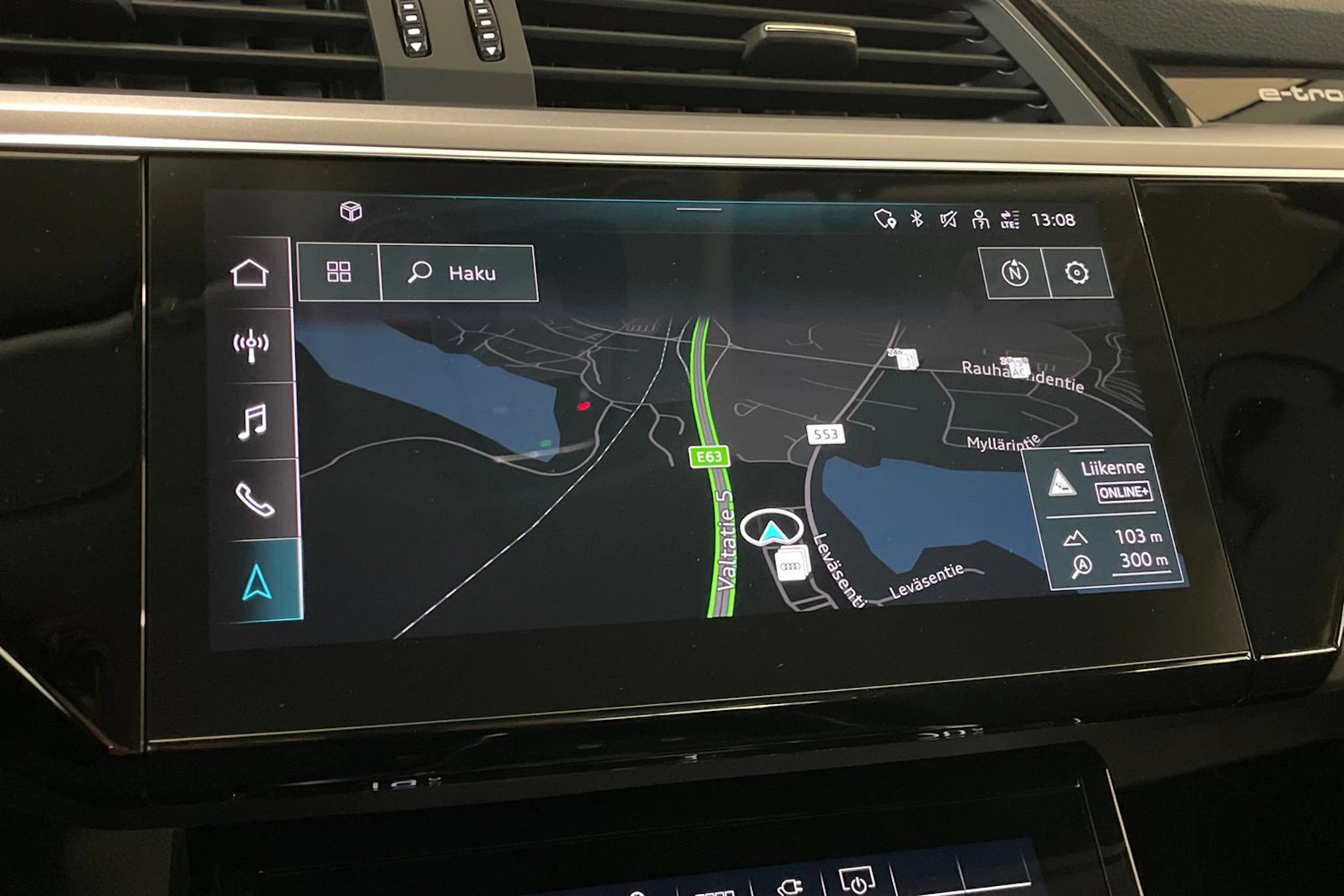 Harmaa Audi Q8 e-tron 2024 kuva 14.