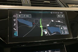 Harmaa Audi Q8 e-tron 2024 kuva 14.