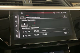 Harmaa Audi Q8 e-tron 2024 kuva 17.
