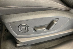 Harmaa Audi Q8 e-tron 2024 kuva 21.
