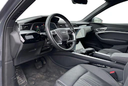 harmaa Audi Q8 e-tron 2024 kuva 3.
