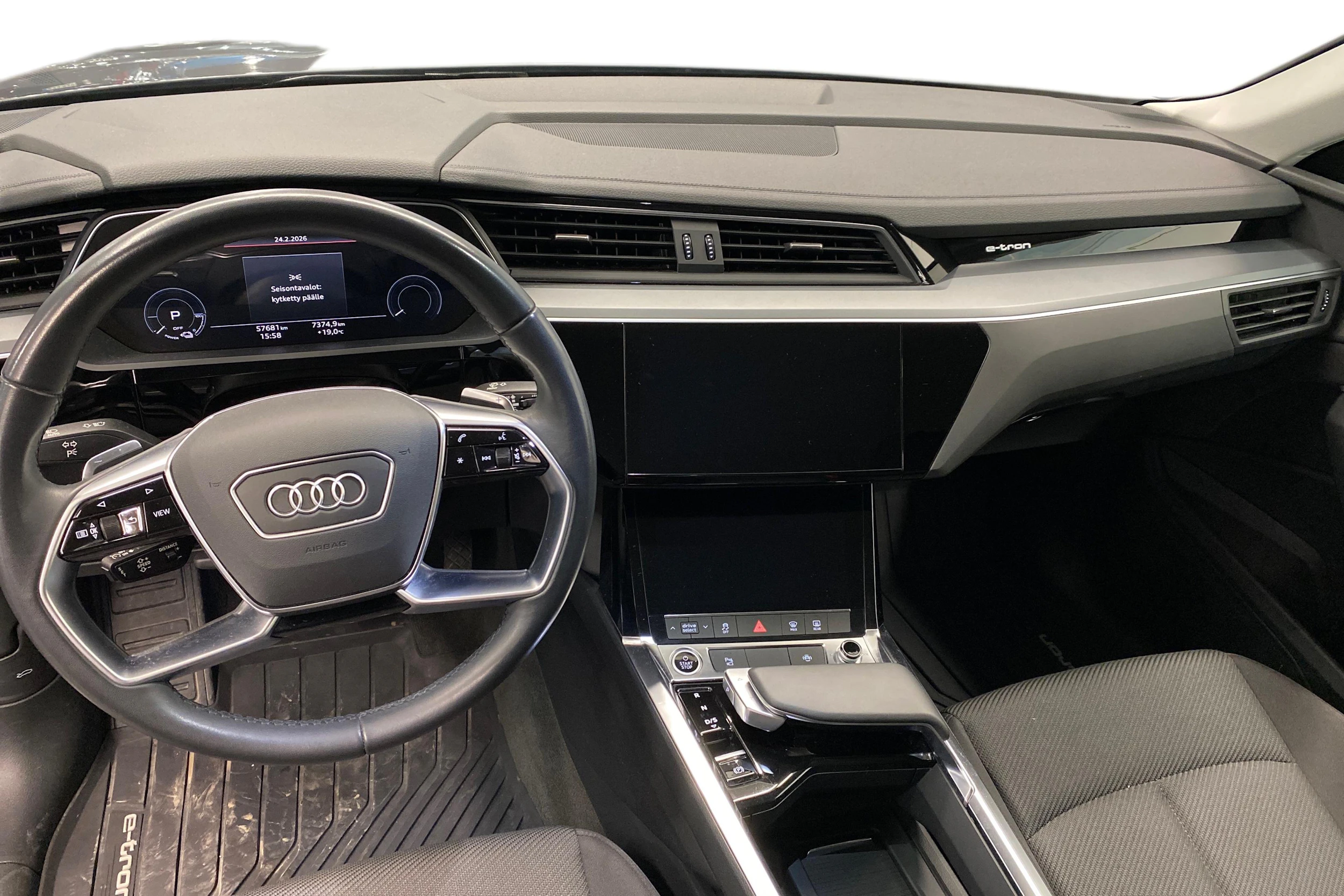 harmaa Audi Q8 e-tron 2024 kuva 7.