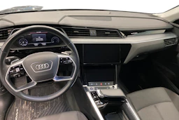 harmaa Audi Q8 e-tron 2024 kuva 7.