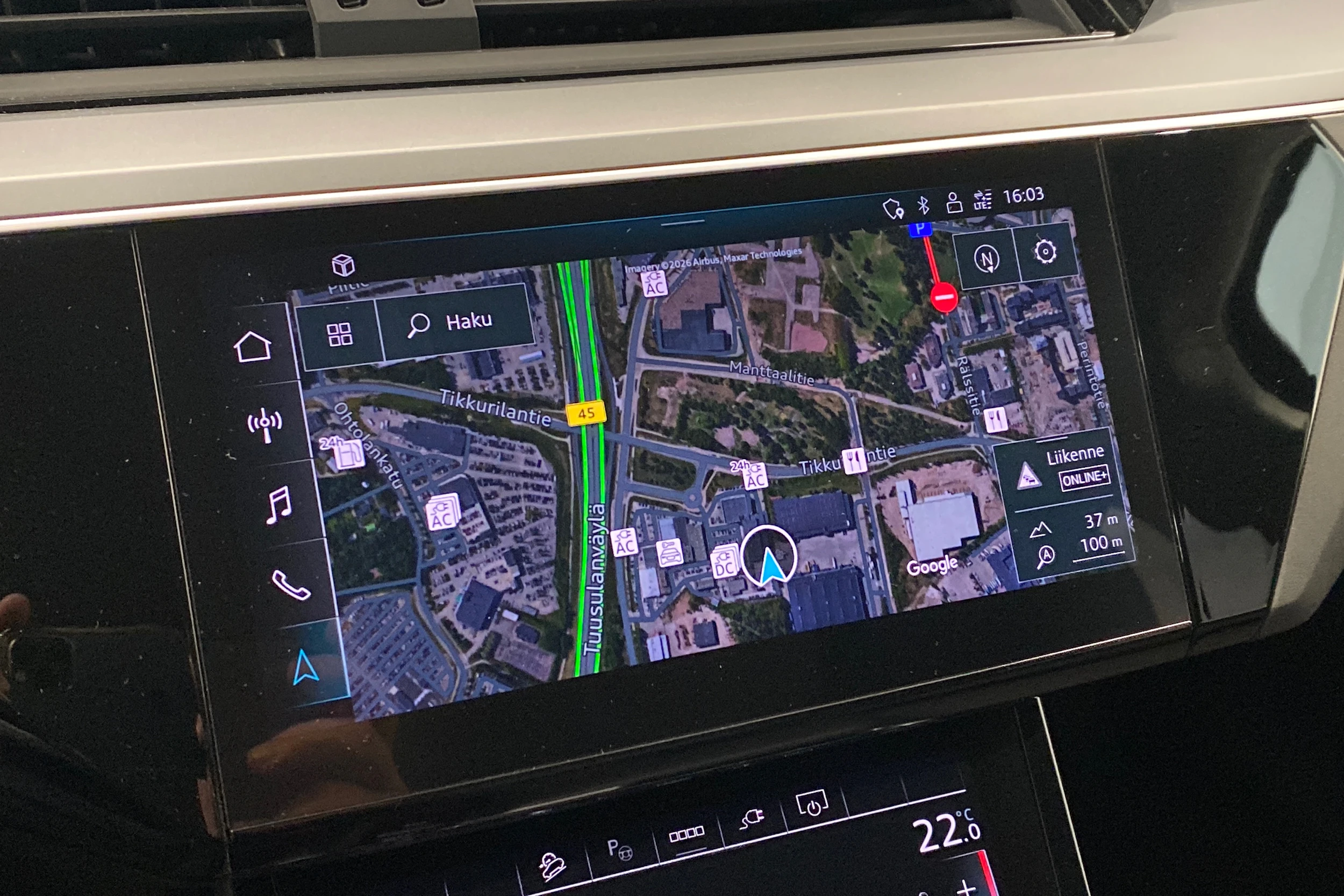 harmaa Audi Q8 e-tron 2024 kuva 13.