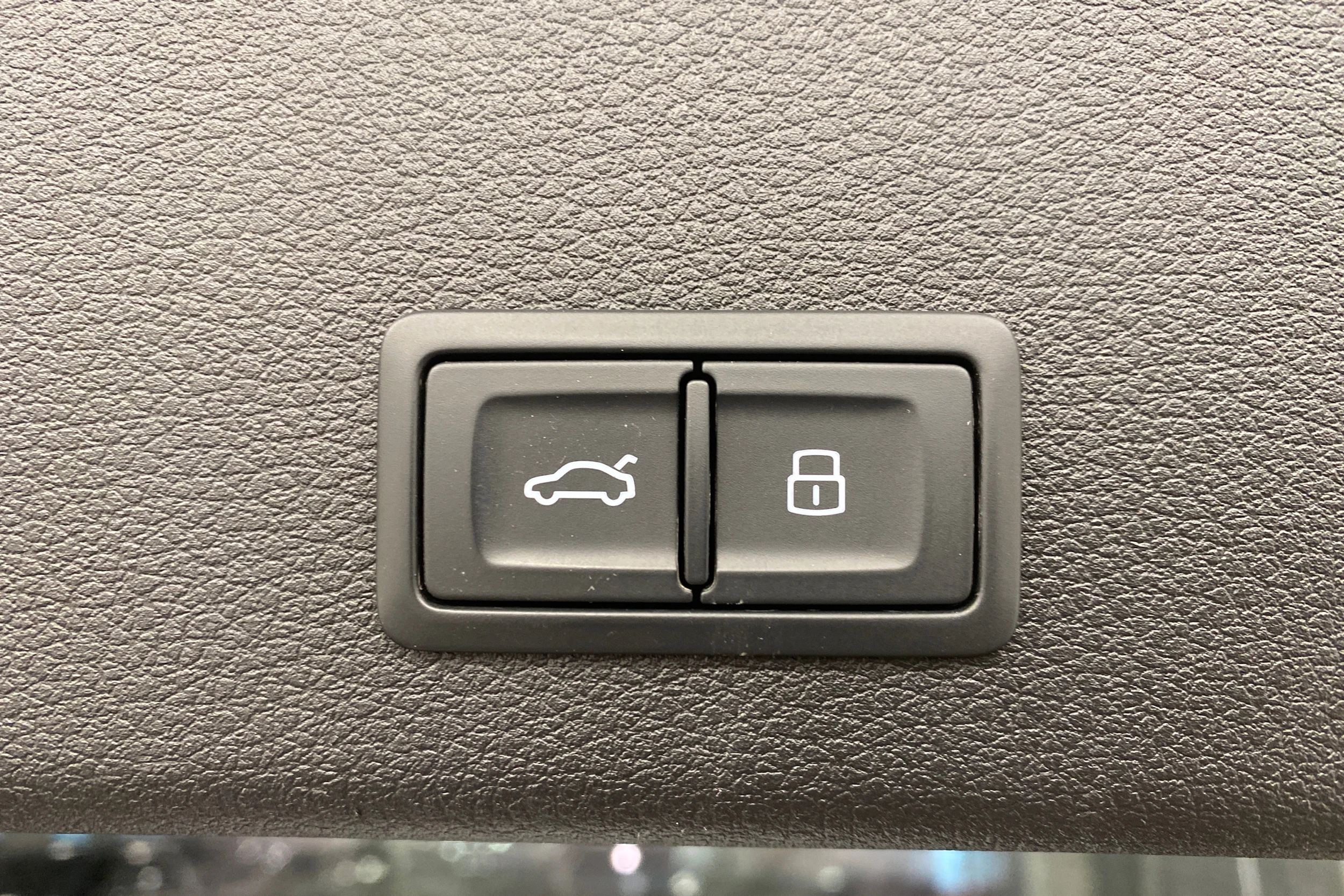 harmaa Audi Q8 e-tron 2024 kuva 17.