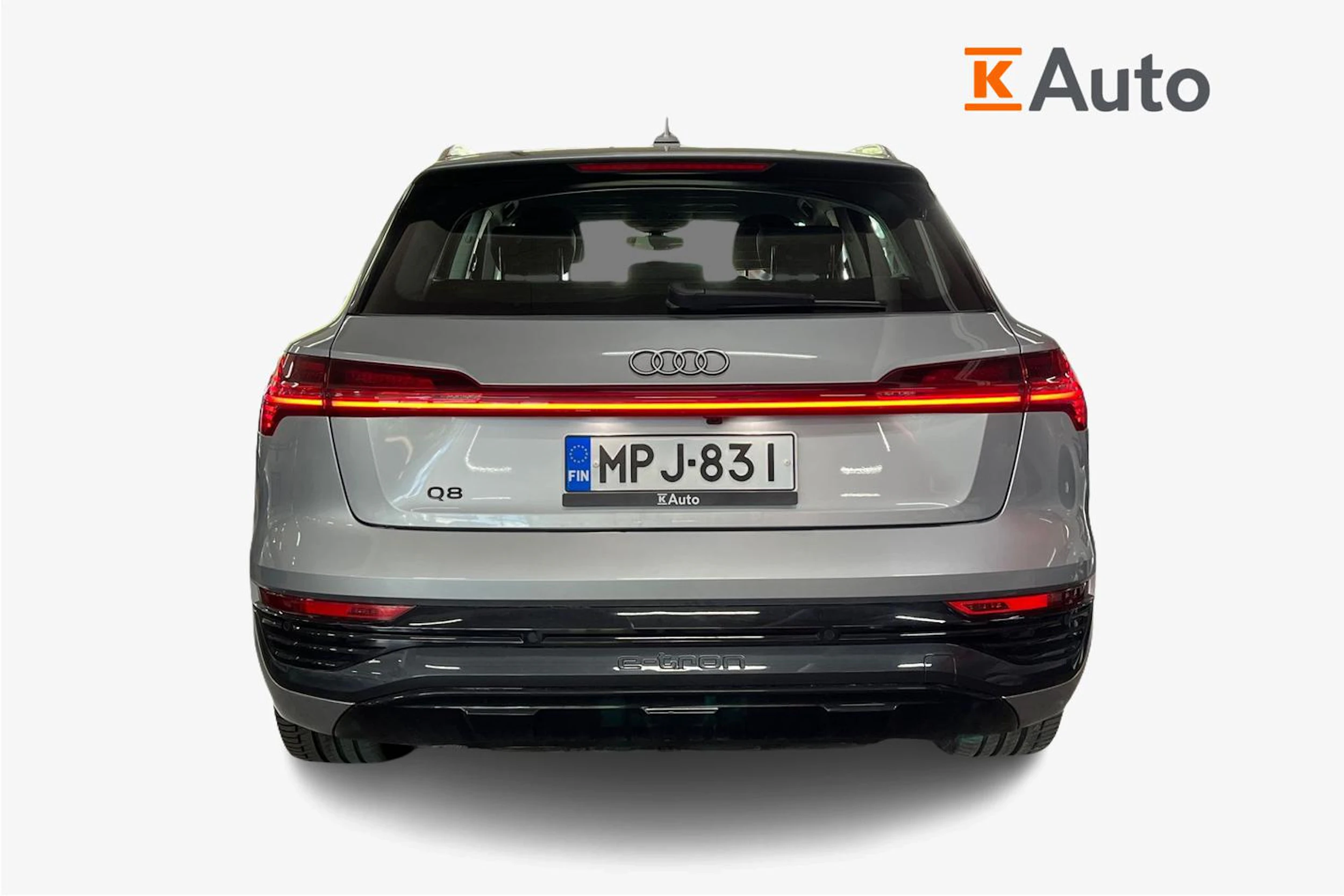 Harmaa Audi Q8 e-tron 2024 kuva 3.