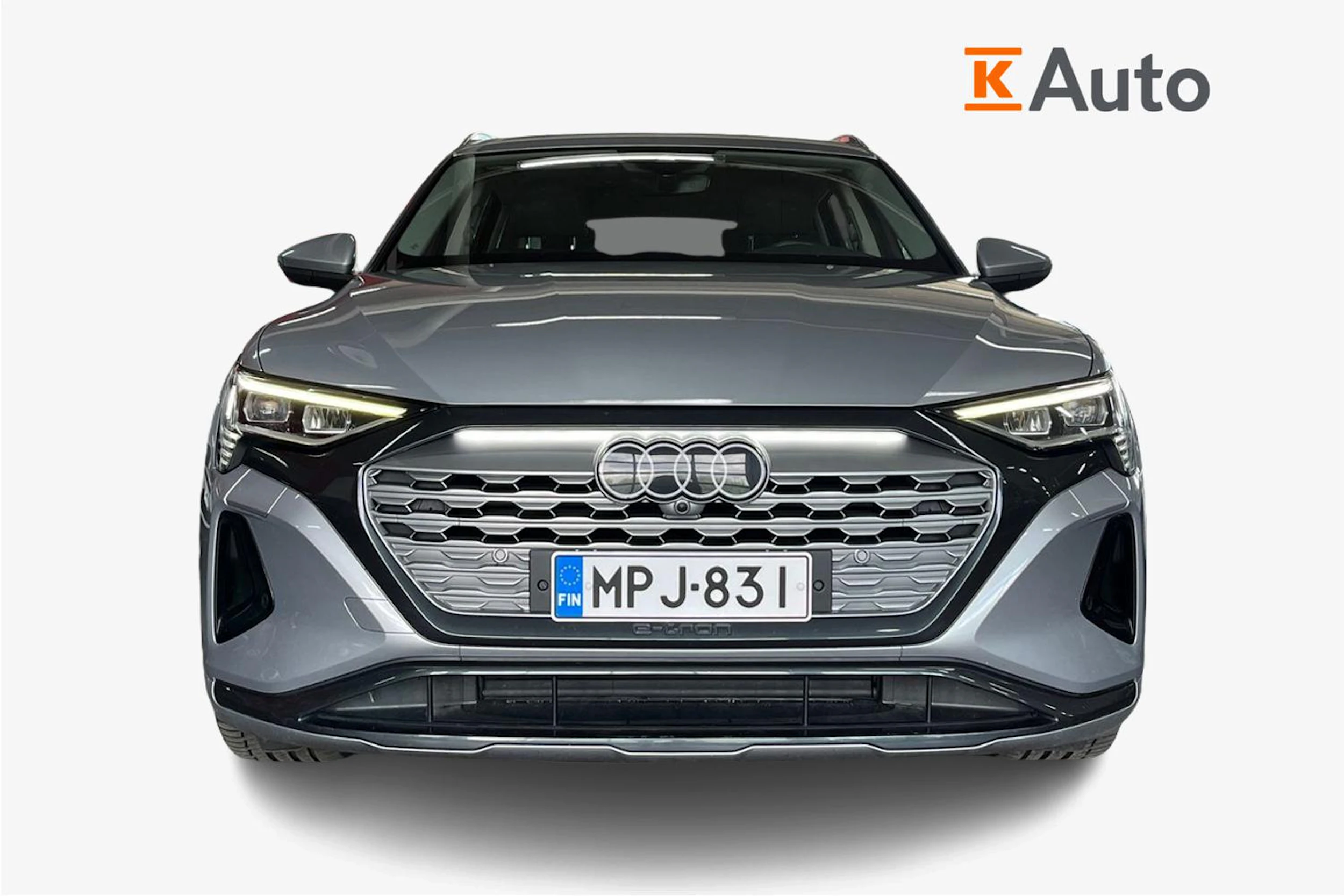 Harmaa Audi Q8 e-tron 2024 kuva 4.