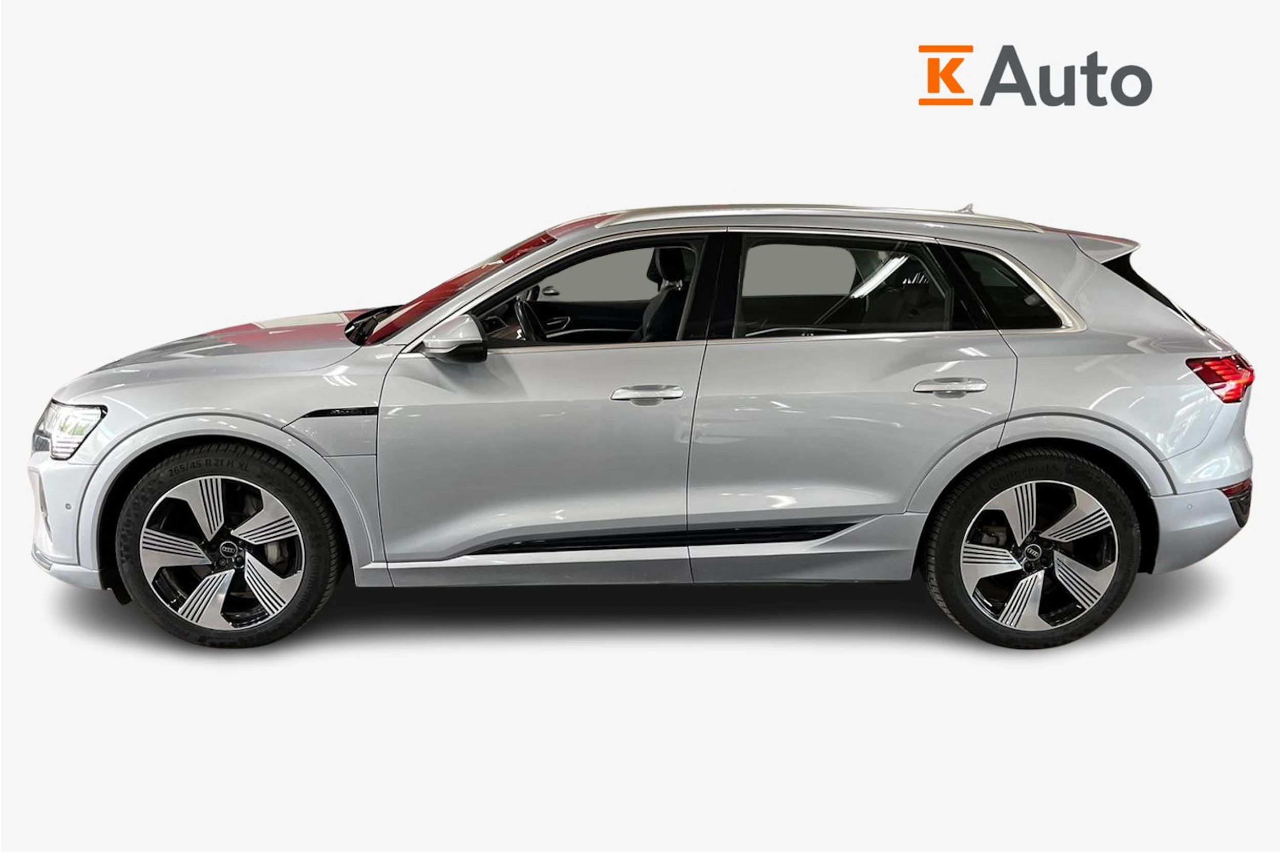 Harmaa Audi Q8 e-tron 2024 kuva 5.