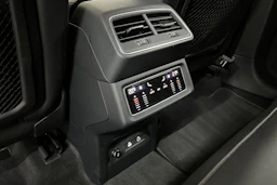 Harmaa Audi Q8 e-tron 2024 kuva 14.