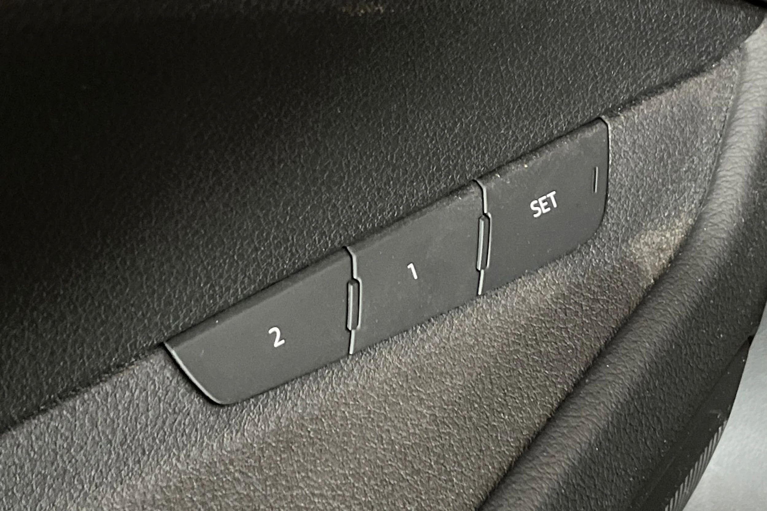 Harmaa Audi Q8 e-tron 2024 kuva 17.