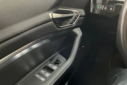 Harmaa Audi Q8 e-tron 2024 kuva 18.