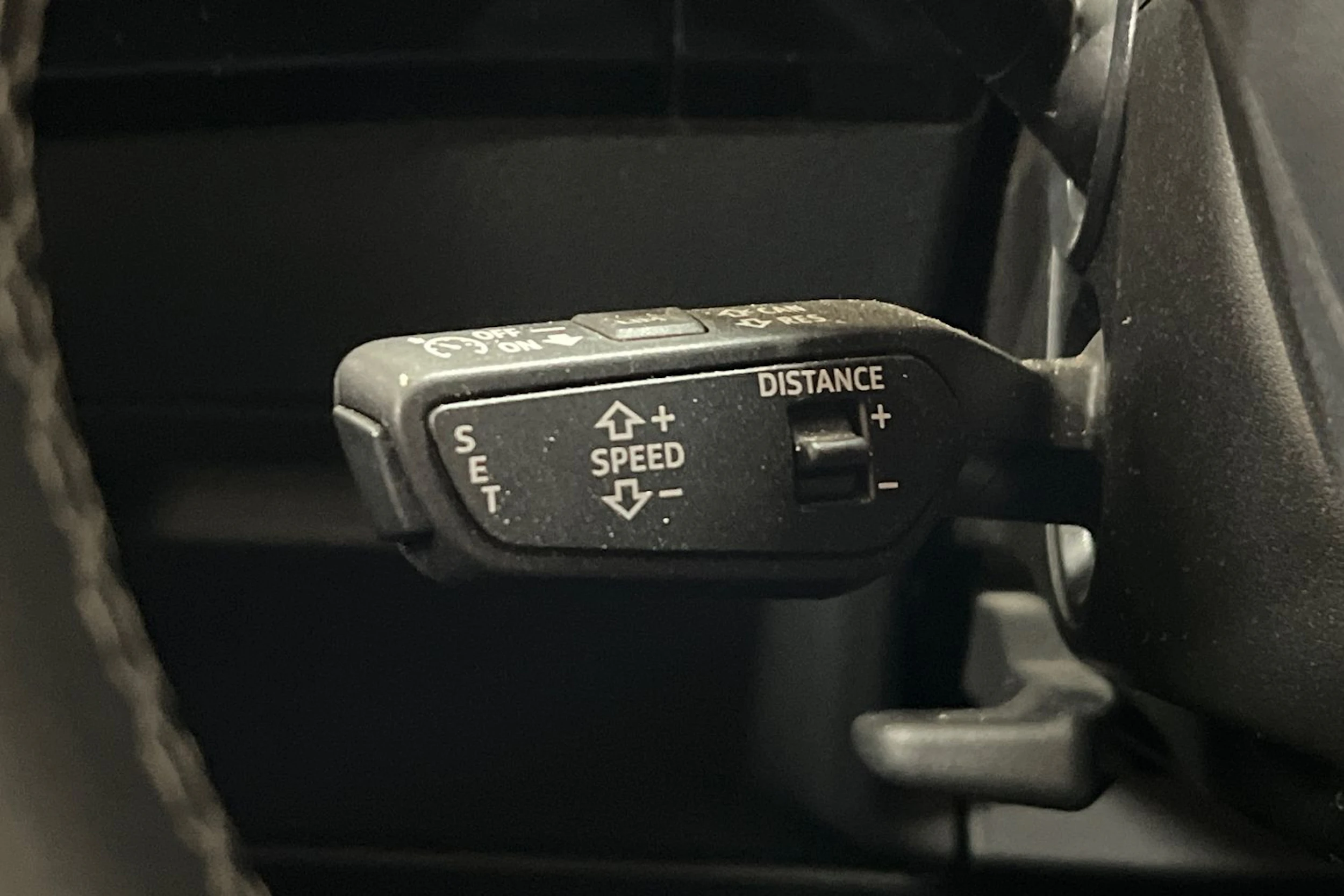 Harmaa Audi Q8 e-tron 2024 kuva 19.