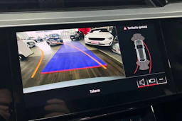 Harmaa Audi Q8 e-tron 2024 kuva 25.
