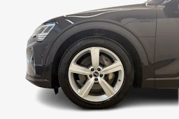 ruskea (beige) Audi Q8 e-tron 2024 kuva 9.
