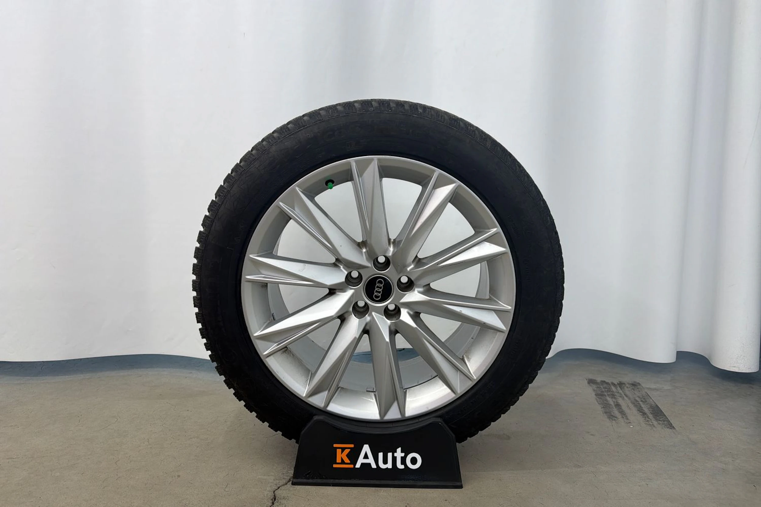 ruskea (beige) Audi Q8 e-tron 2024 kuva 11.