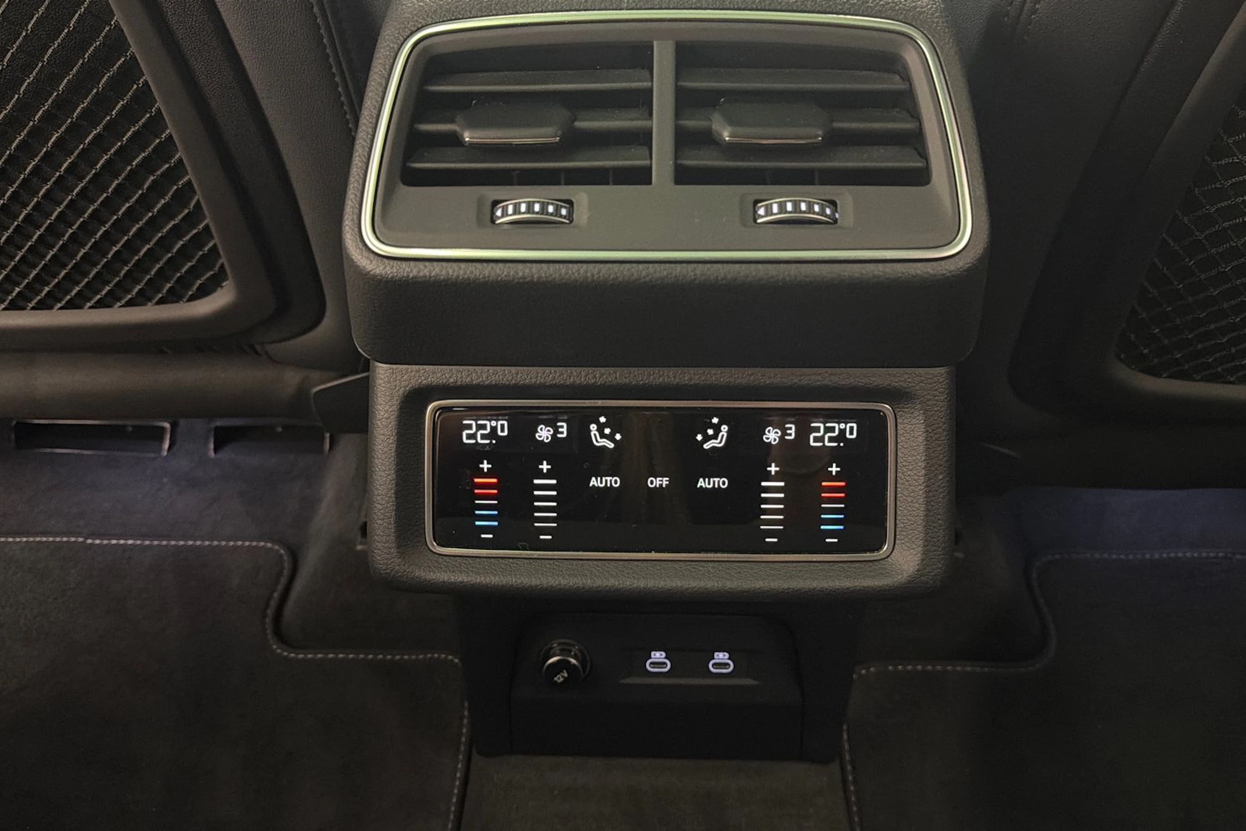 ruskea (beige) Audi Q8 e-tron 2024 kuva 15.