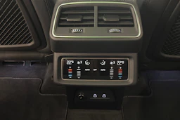 ruskea (beige) Audi Q8 e-tron 2024 kuva 15.