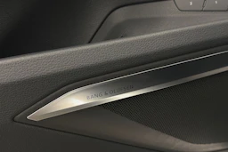 ruskea (beige) Audi Q8 e-tron 2024 kuva 18.