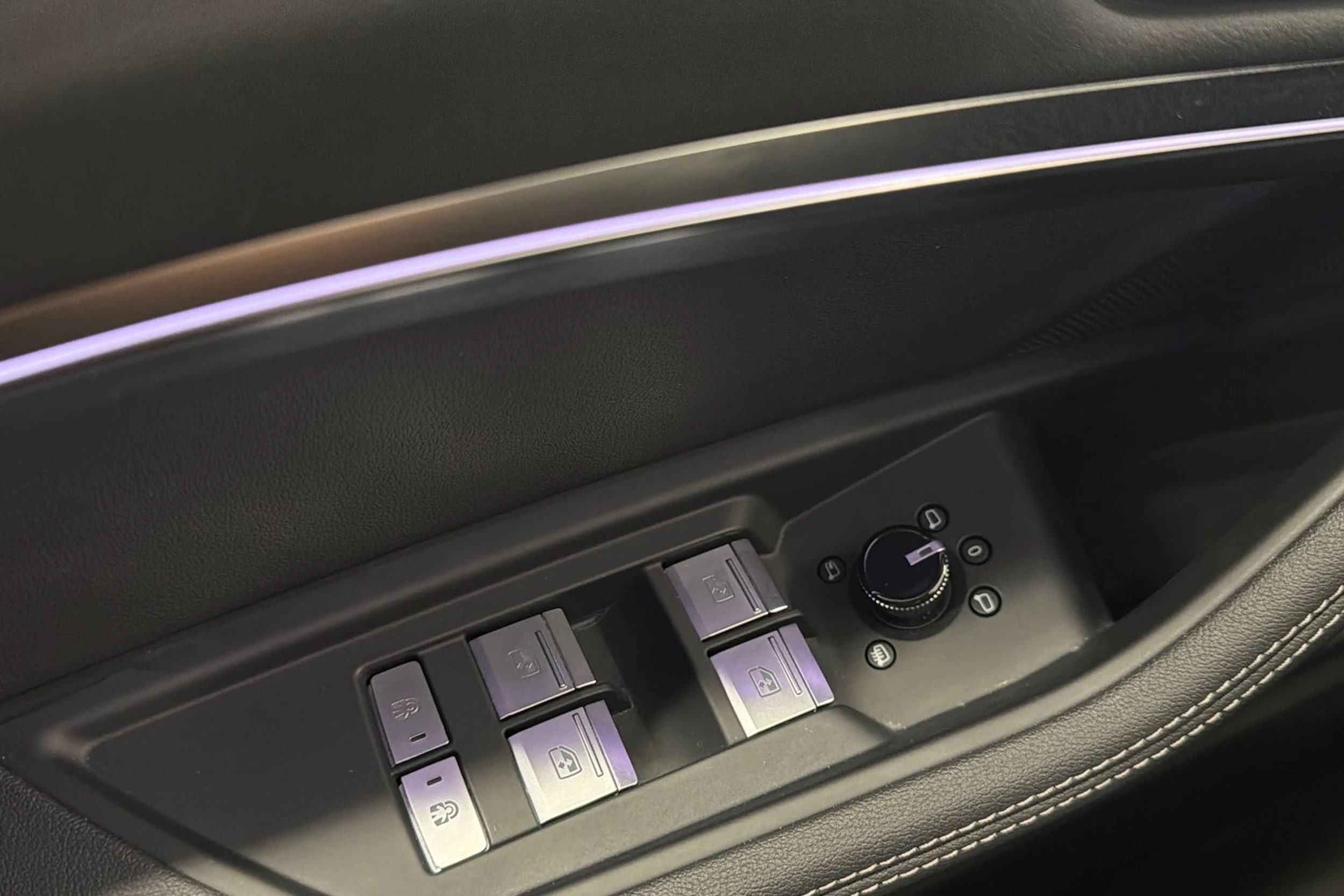 ruskea (beige) Audi Q8 e-tron 2024 kuva 19.