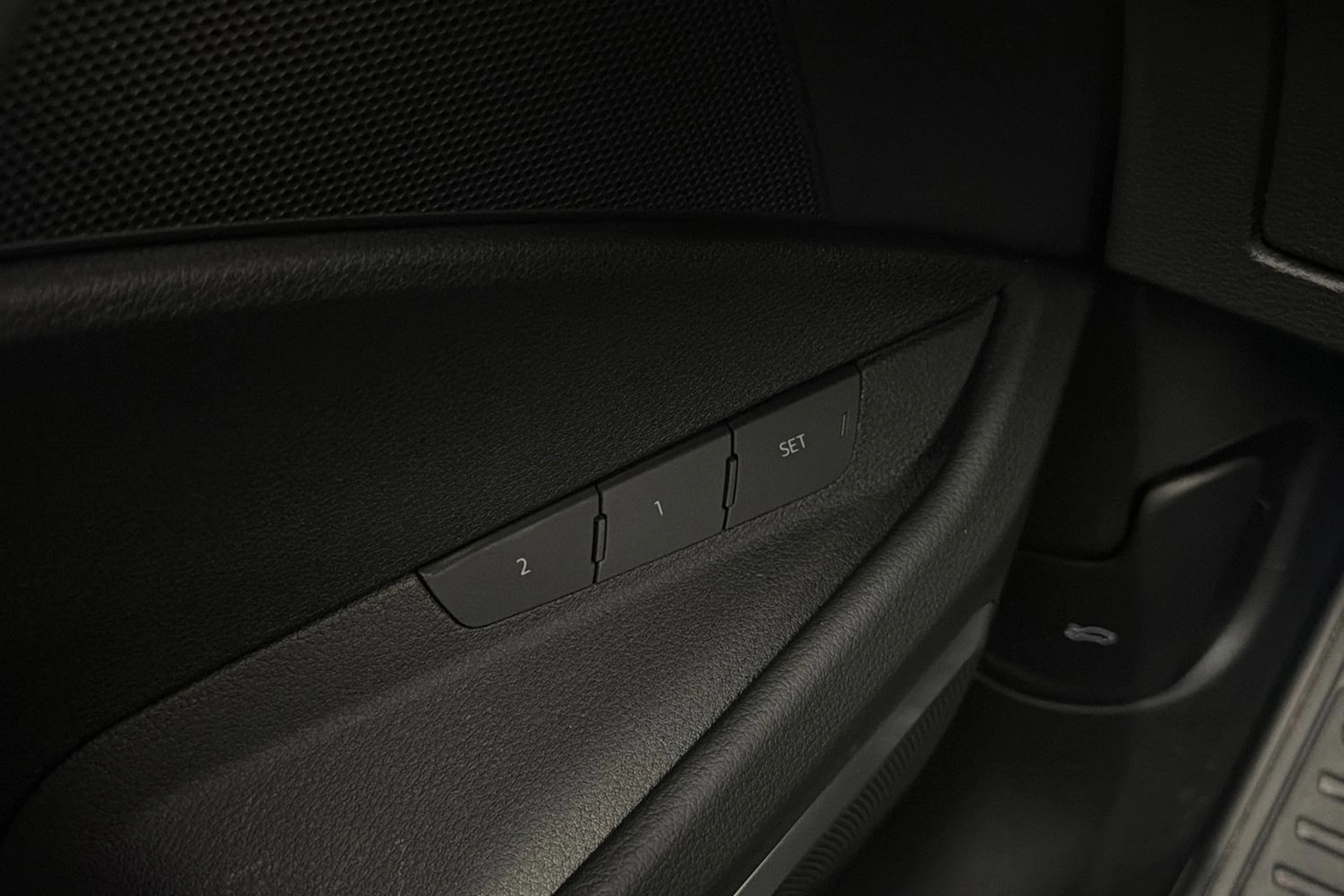 ruskea (beige) Audi Q8 e-tron 2024 kuva 20.