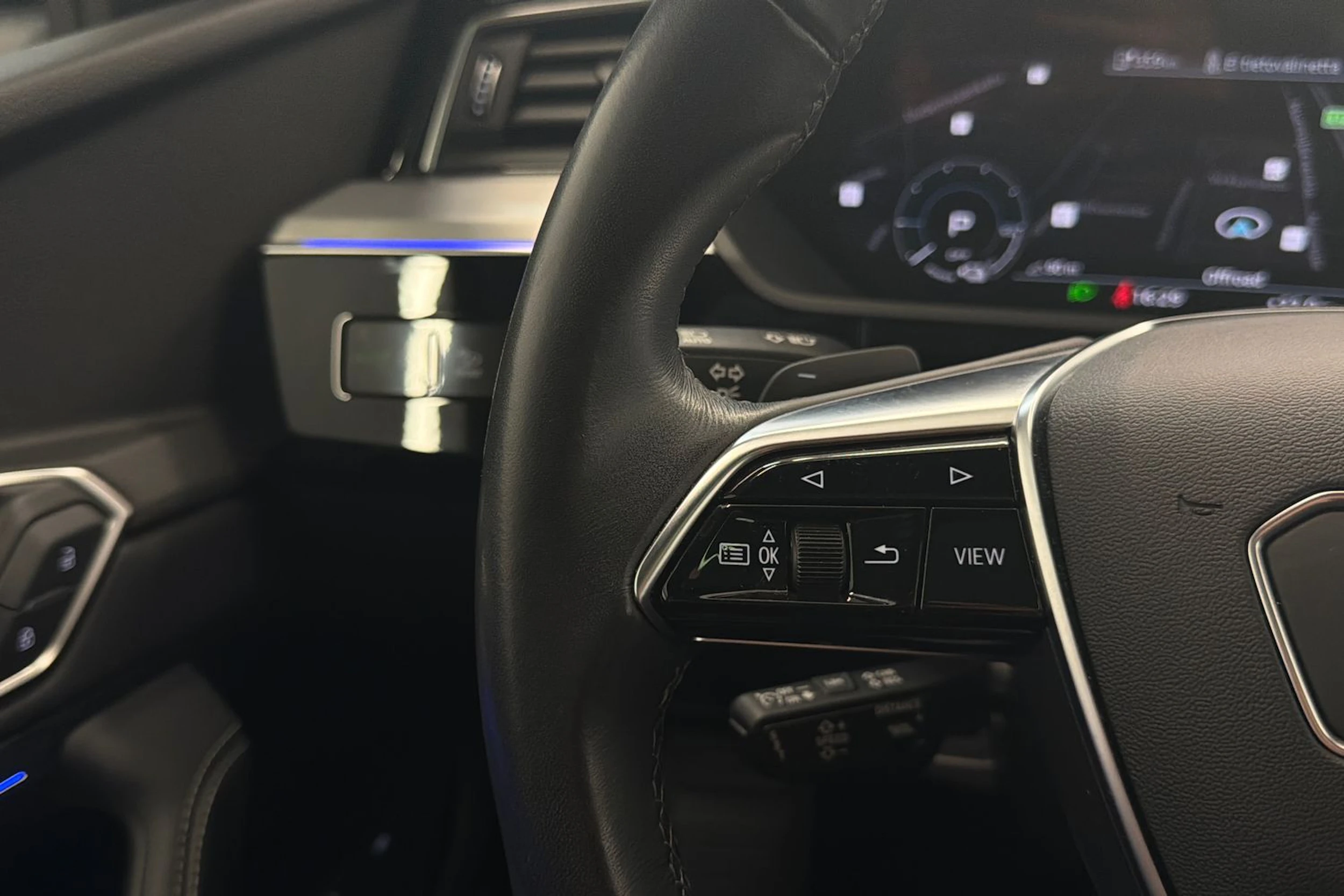 ruskea (beige) Audi Q8 e-tron 2024 kuva 21.