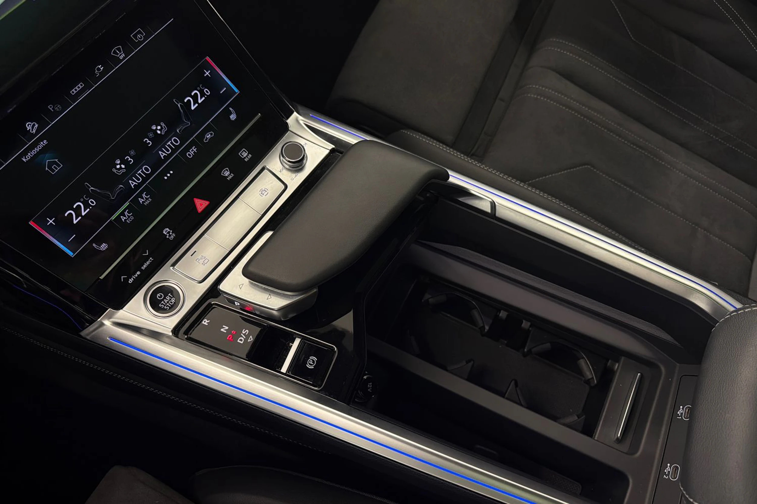 ruskea (beige) Audi Q8 e-tron 2024 kuva 24.
