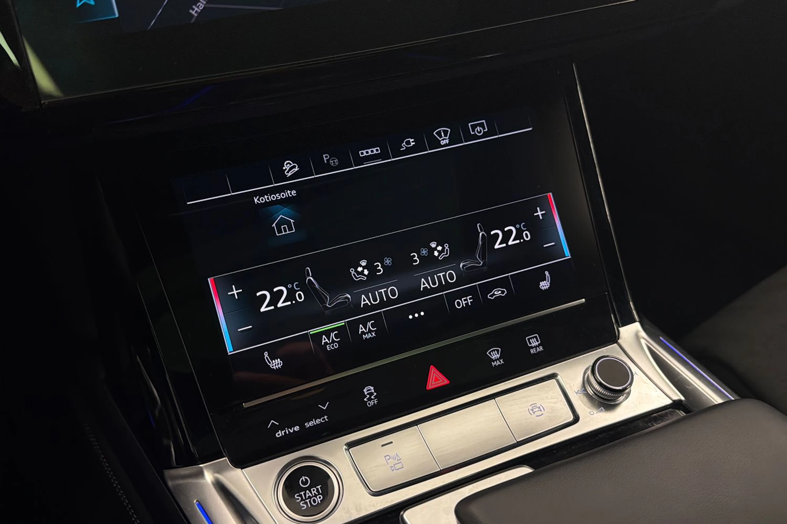 ruskea (beige) Audi Q8 e-tron 2024 kuva 25.