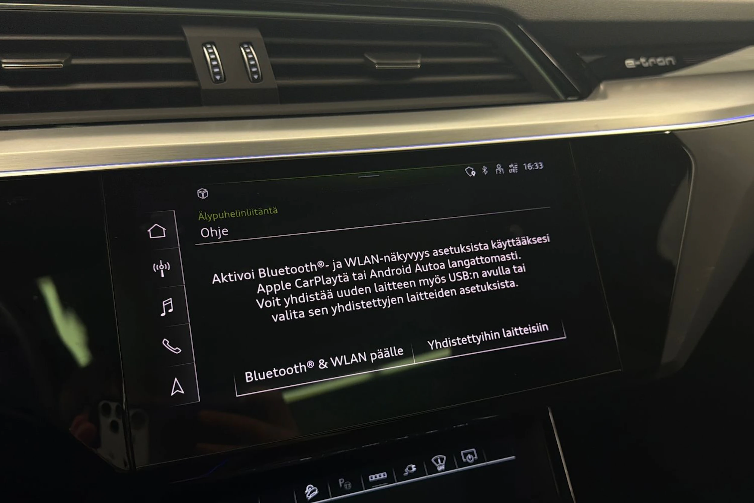 ruskea (beige) Audi Q8 e-tron 2024 kuva 28.