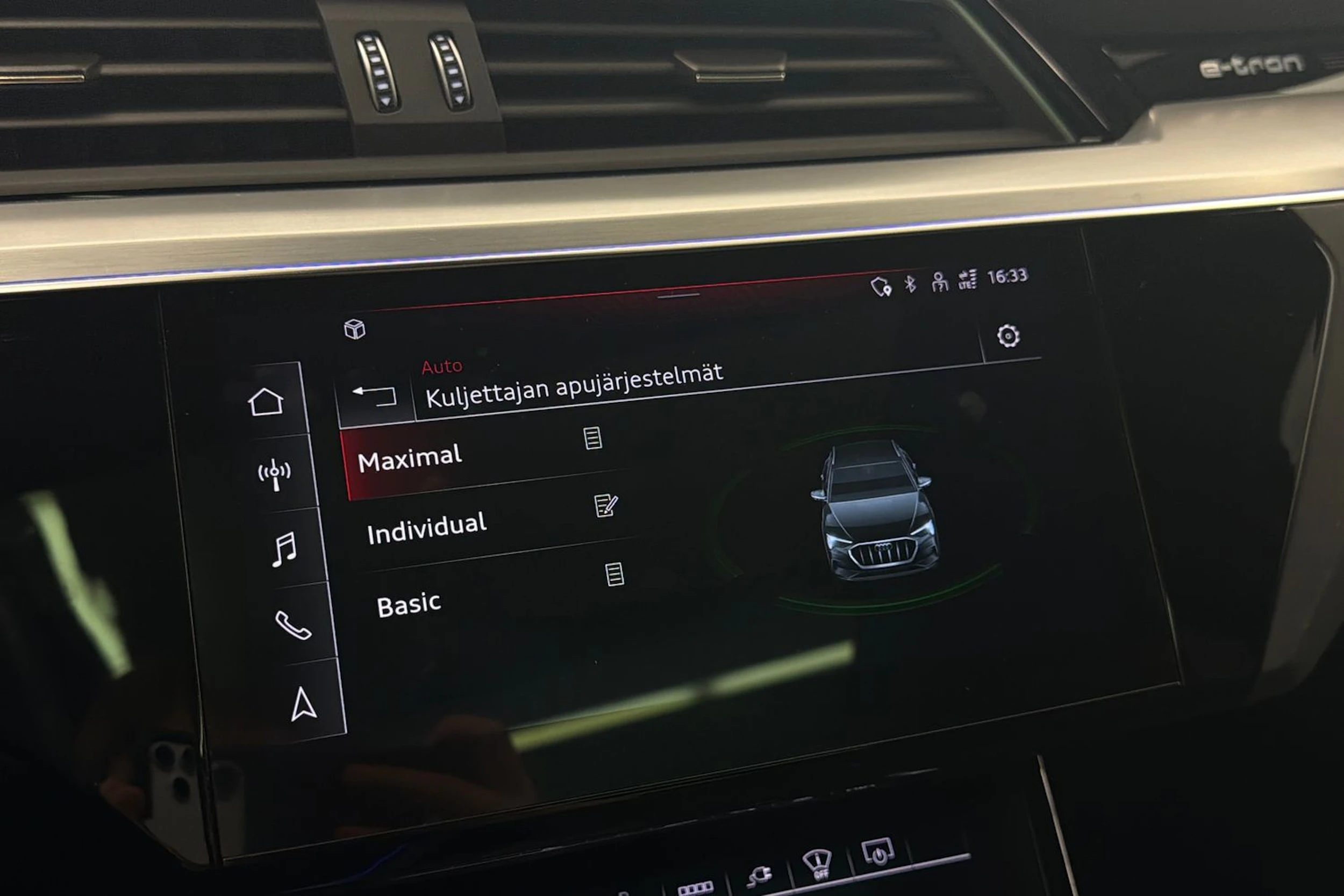 ruskea (beige) Audi Q8 e-tron 2024 kuva 29.
