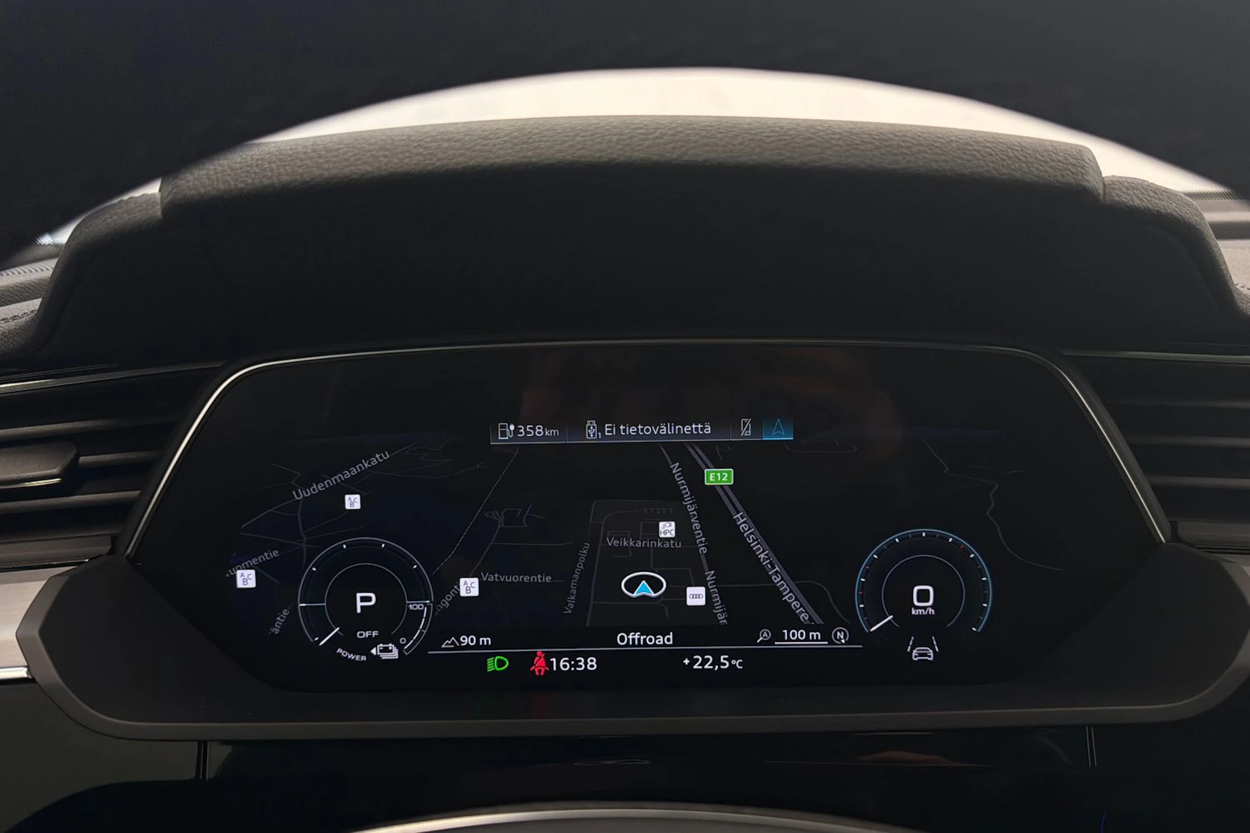 ruskea (beige) Audi Q8 e-tron 2024 kuva 37.