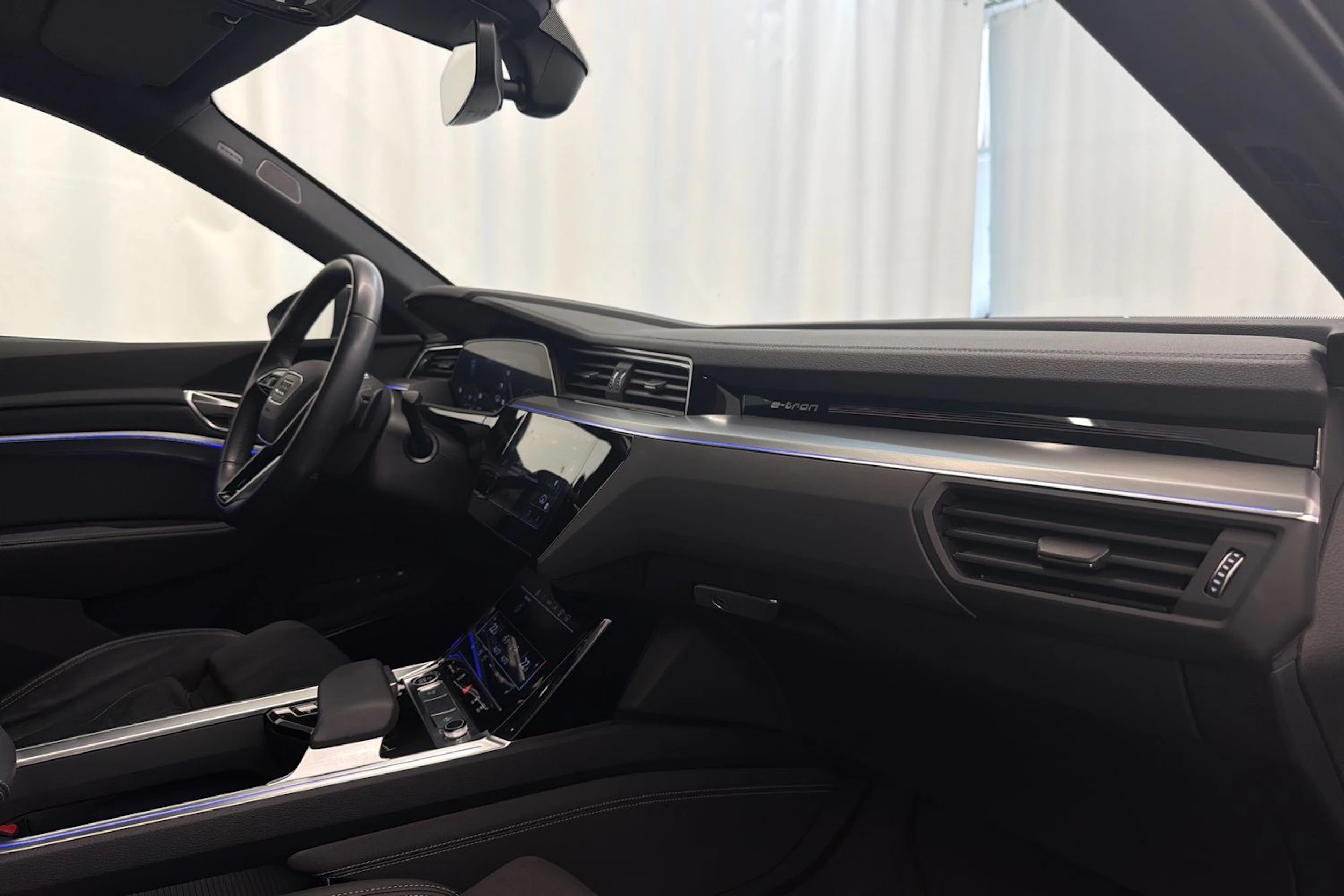 ruskea (beige) Audi Q8 e-tron 2024 kuva 38.