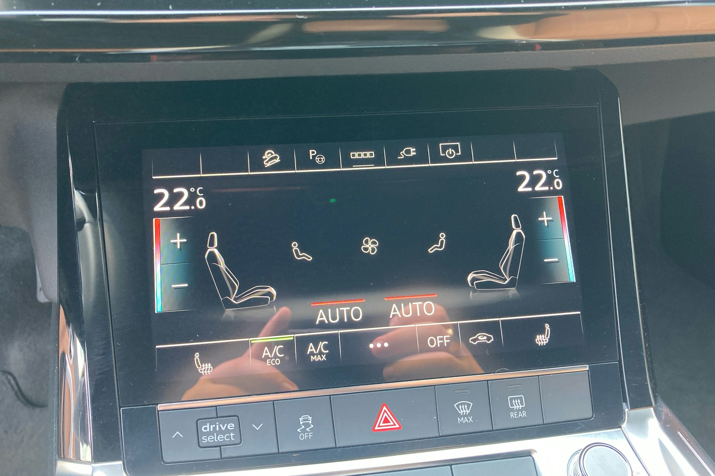 goodwood green eriko Audi Q8 e-tron 2024 kuva 18.