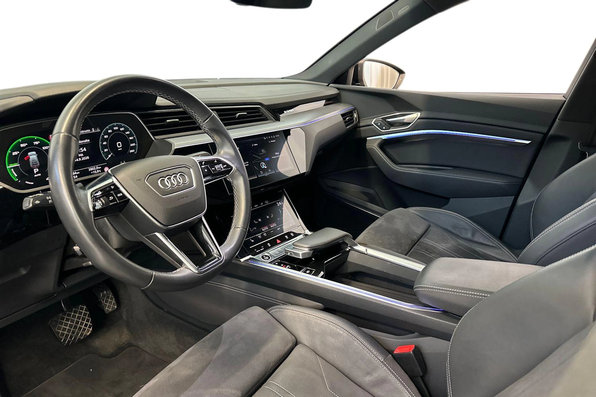 musta Audi Q8 e-tron 2024 kuva 6.