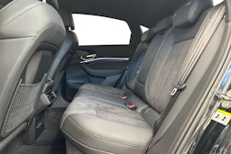 musta Audi Q8 e-tron 2024 kuva 8.