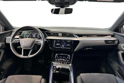 musta Audi Q8 e-tron 2024 kuva 9.