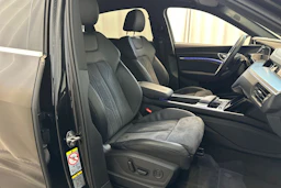 musta Audi Q8 e-tron 2024 kuva 11.