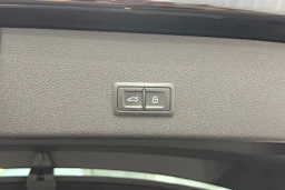musta Audi Q8 e-tron 2024 kuva 14.
