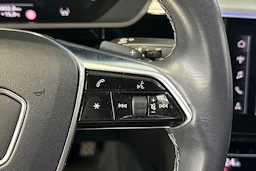 musta Audi Q8 e-tron 2024 kuva 20.