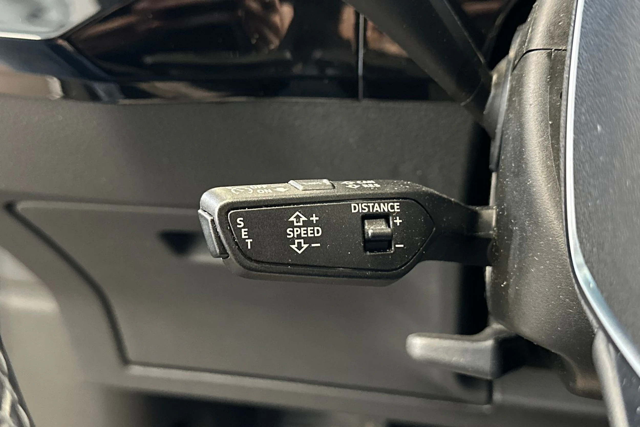 musta Audi Q8 e-tron 2024 kuva 21.