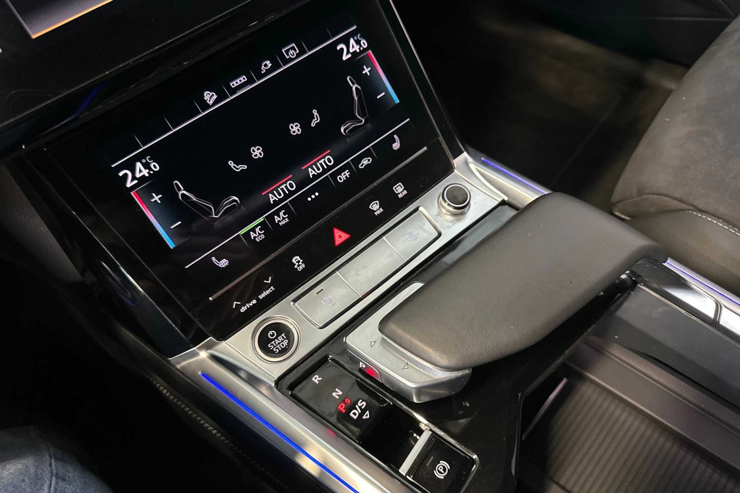 musta Audi Q8 e-tron 2024 kuva 23.