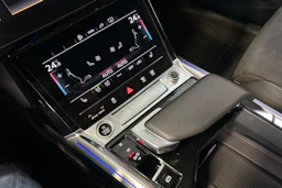 musta Audi Q8 e-tron 2024 kuva 23.