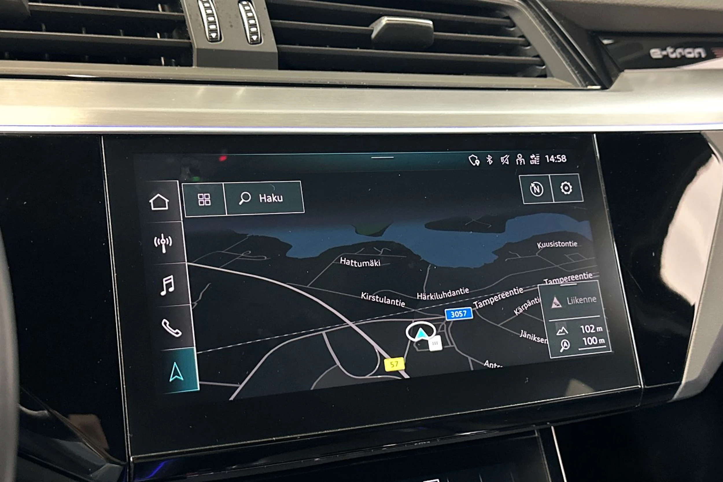 musta Audi Q8 e-tron 2024 kuva 26.