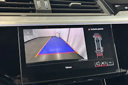 musta Audi Q8 e-tron 2024 kuva 28.