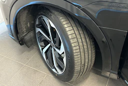 musta Audi Q8 e-tron 2024 kuva 30.