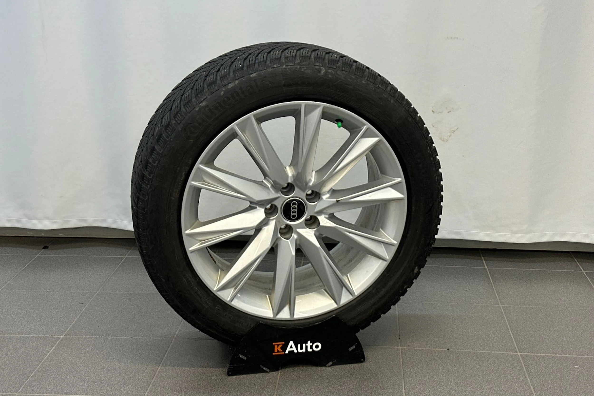 musta Audi Q8 e-tron 2024 kuva 31.